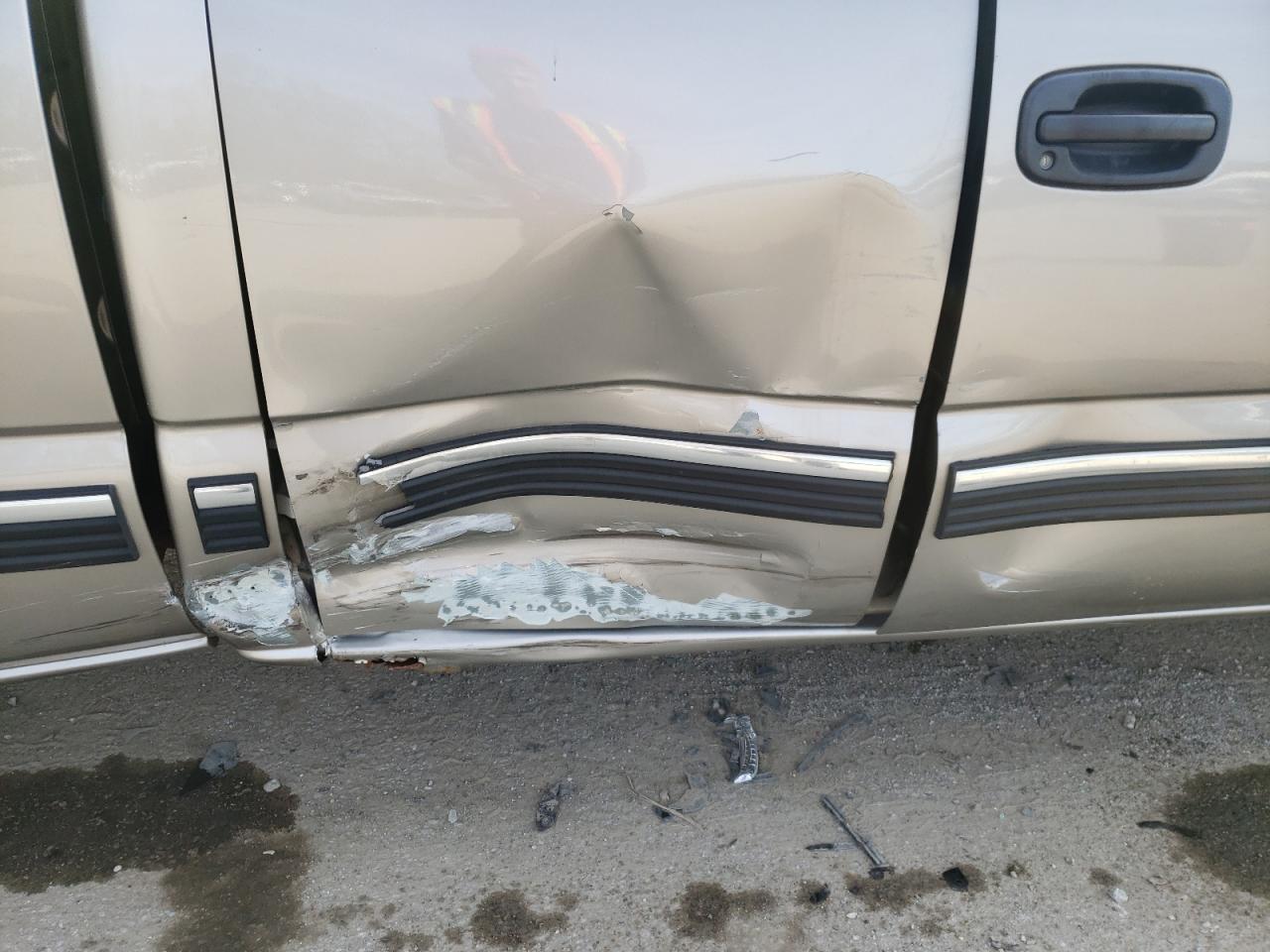 Photo 9 from auction – 2000 CHEVROLET SILVERADO with VIN 2GCEC19W7Y1106200