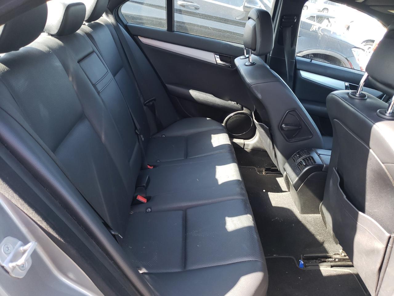 Photo 6 from auction – 2011 MERCEDES-BENZ C 300 with VIN WDDGF5EB4BR172797