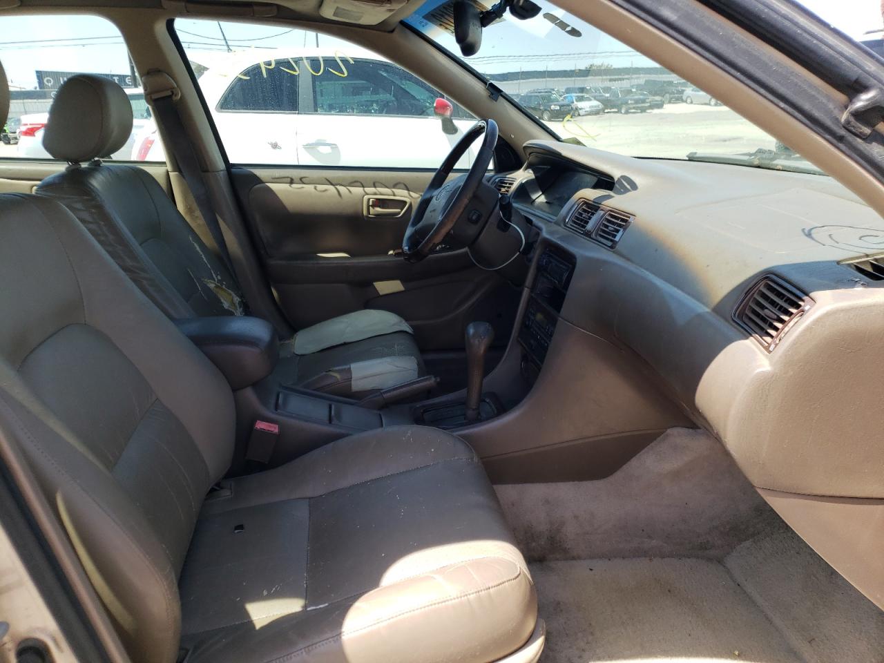 Photo 5 from auction – 2001 TOYOTA CAMRY LE with VIN JT2BF28K010318901
