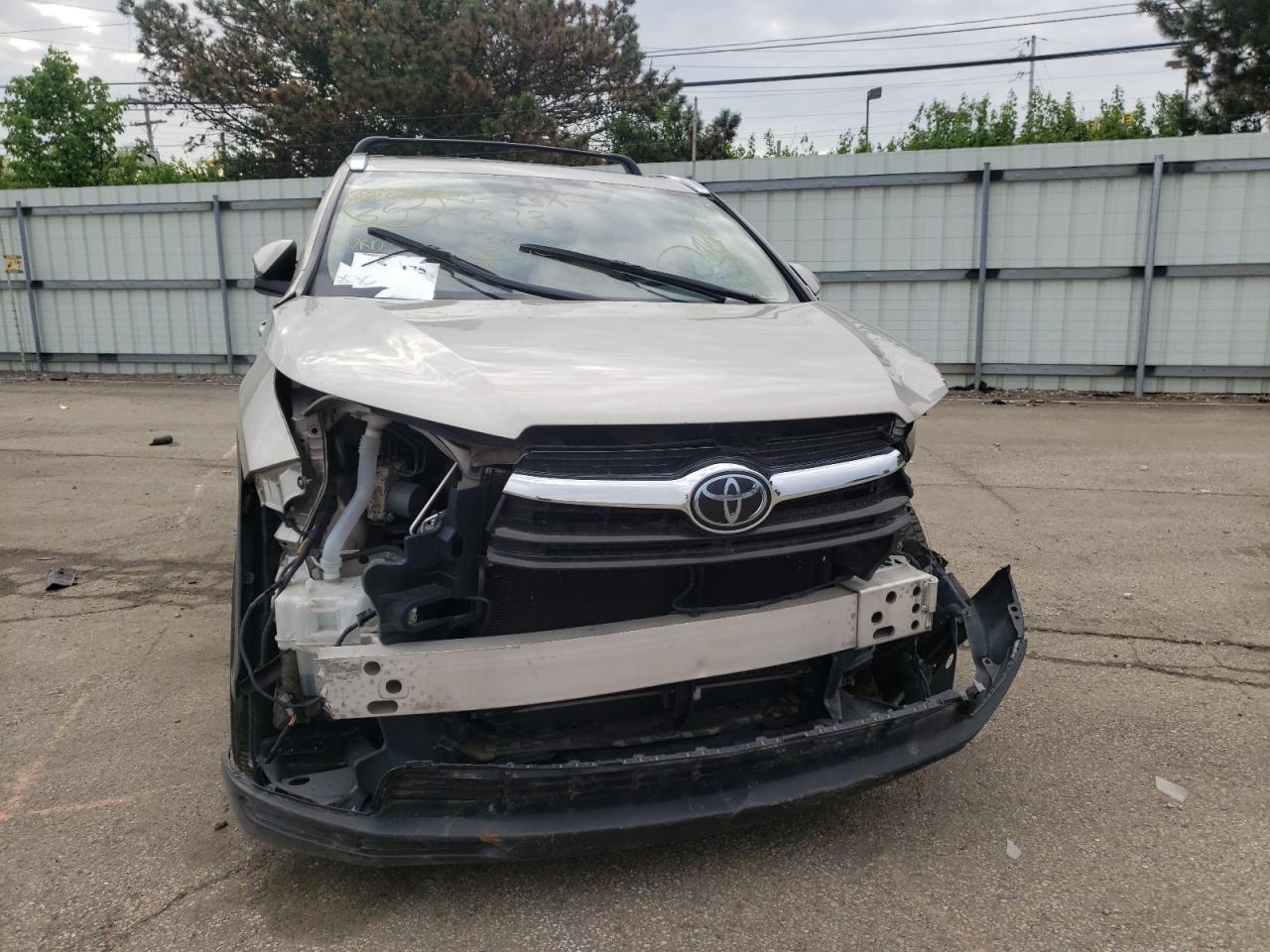 Photo 9 from auction – 2015 TOYOTA HIGHLANDER with VIN 5TDDKRFH5FS213531