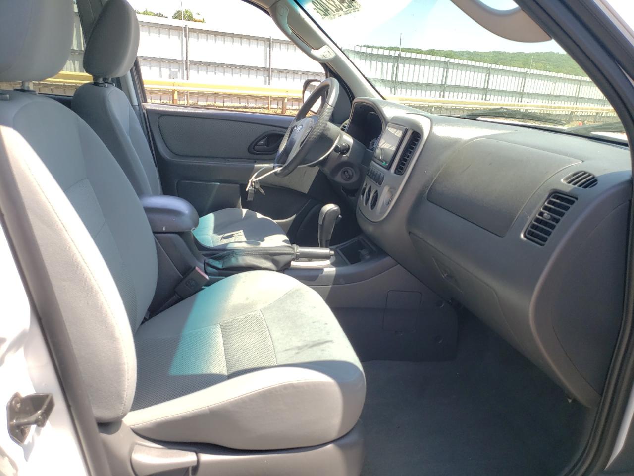 Photo 5 from auction – 2006 FORD ESCAPE HEV with VIN 1FMYU95H06KD48741