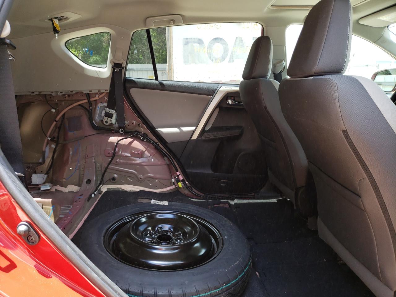 Photo 6 from auction – 2015 TOYOTA RAV4 XLE with VIN 2T3WFREV4FW221056