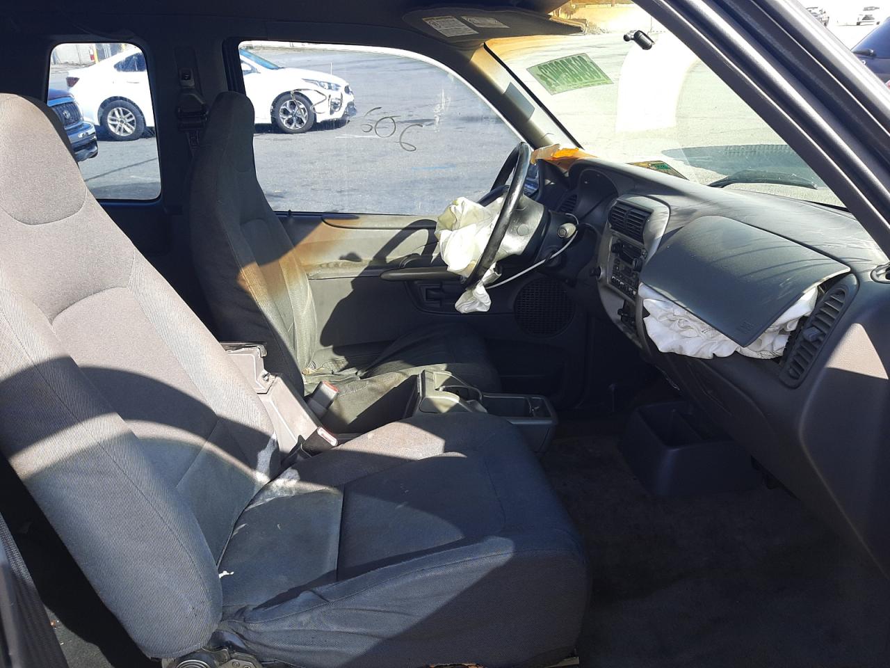 Photo 5 from auction – 2002 FORD EXPLORER S with VIN 1FMYU60E52UD37910