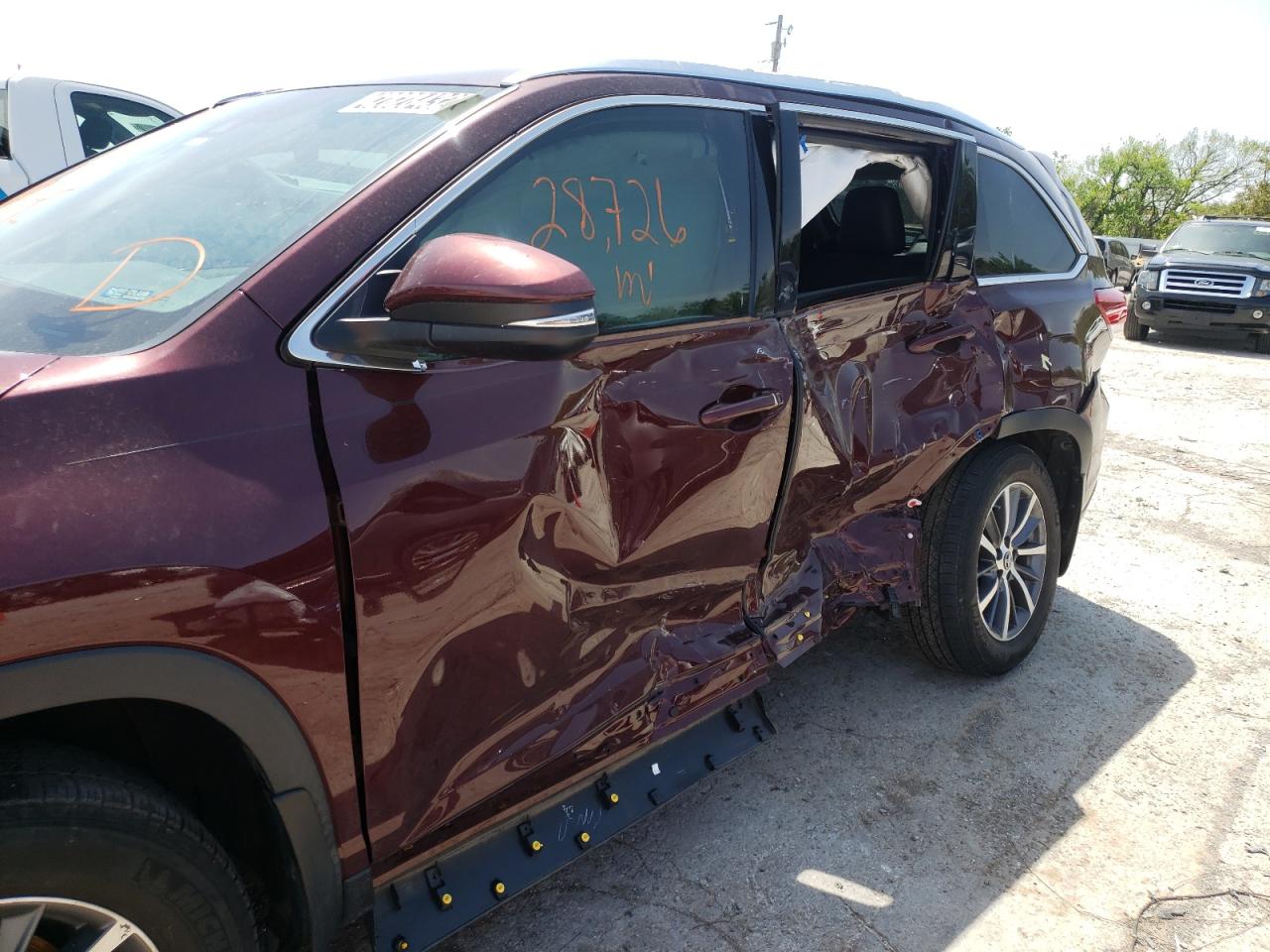 Photo 9 from auction – 2019 TOYOTA HIGHLANDER with VIN 5TDKZRFH6KS365508