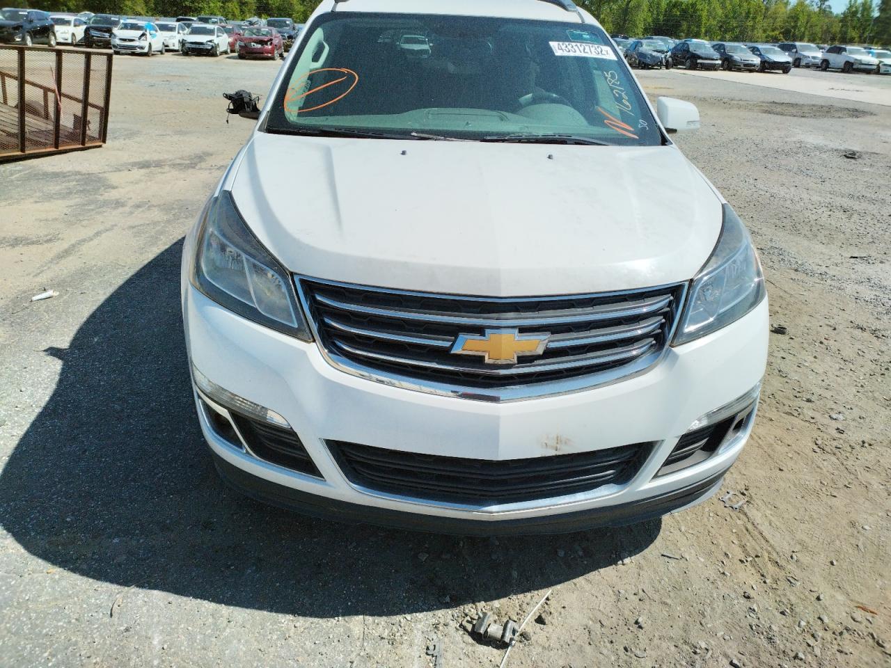 Photo 9 from auction – 2017 CHEVROLET TRAVERSE L with VIN 1GNKRGKD6HJ162185