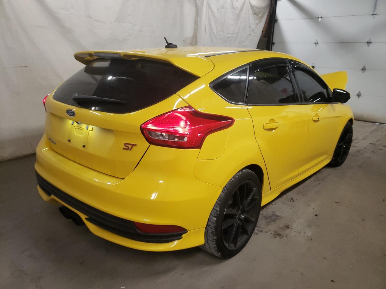 Photo 4 from auction – 2017 FORD FOCUS ST with VIN 1FADP3L96HL228951