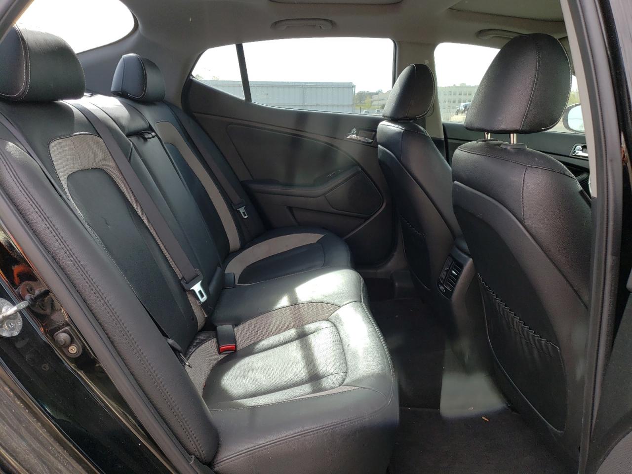 Photo 6 from auction – 2011 KIA OPTIMA SX with VIN KNAGR4A68B5162041