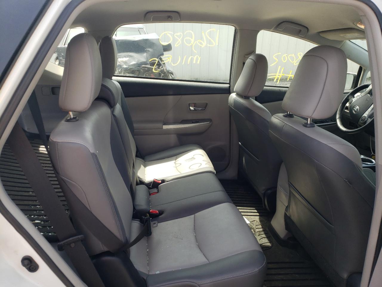 Photo 6 from auction – 2015 TOYOTA PRIUS V with VIN JTDZN3EU0FJ019303