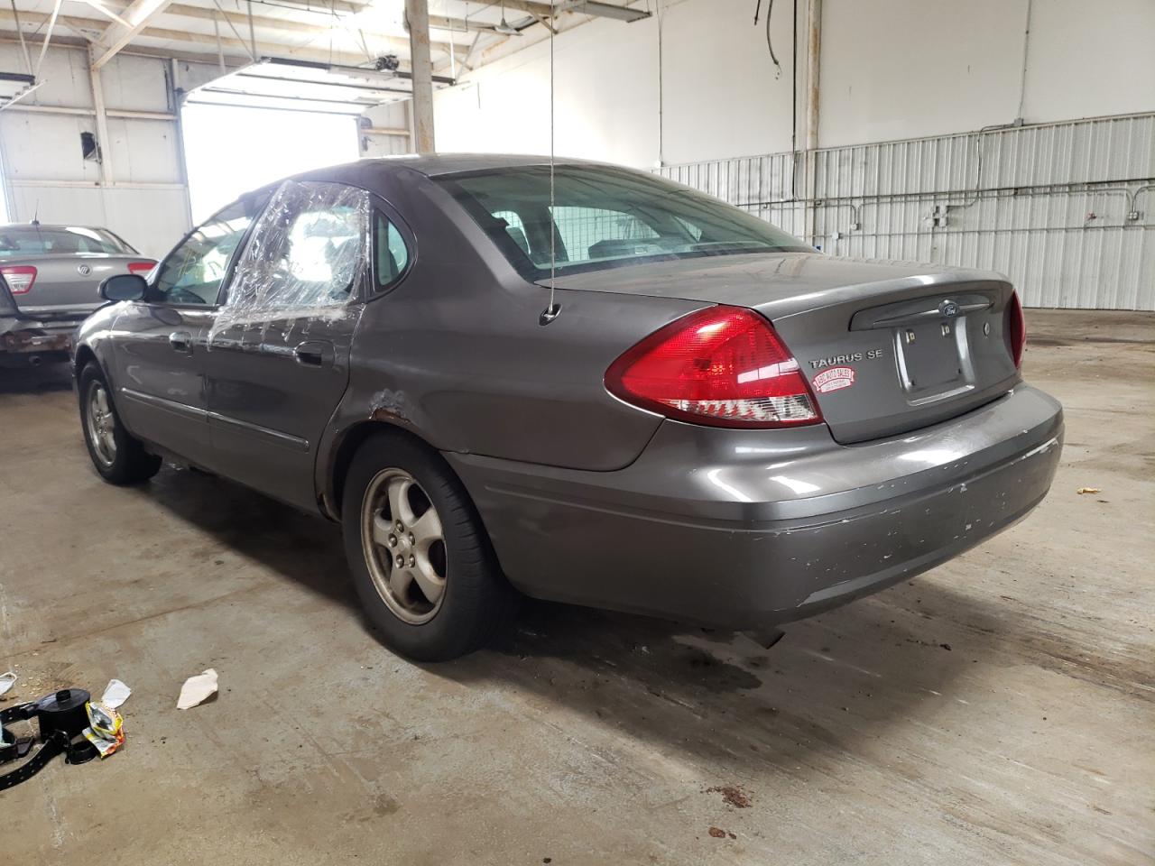 Photo 3 from auction – 2004 FORD TAURUS SE with VIN 1FAFP53U04G171416
