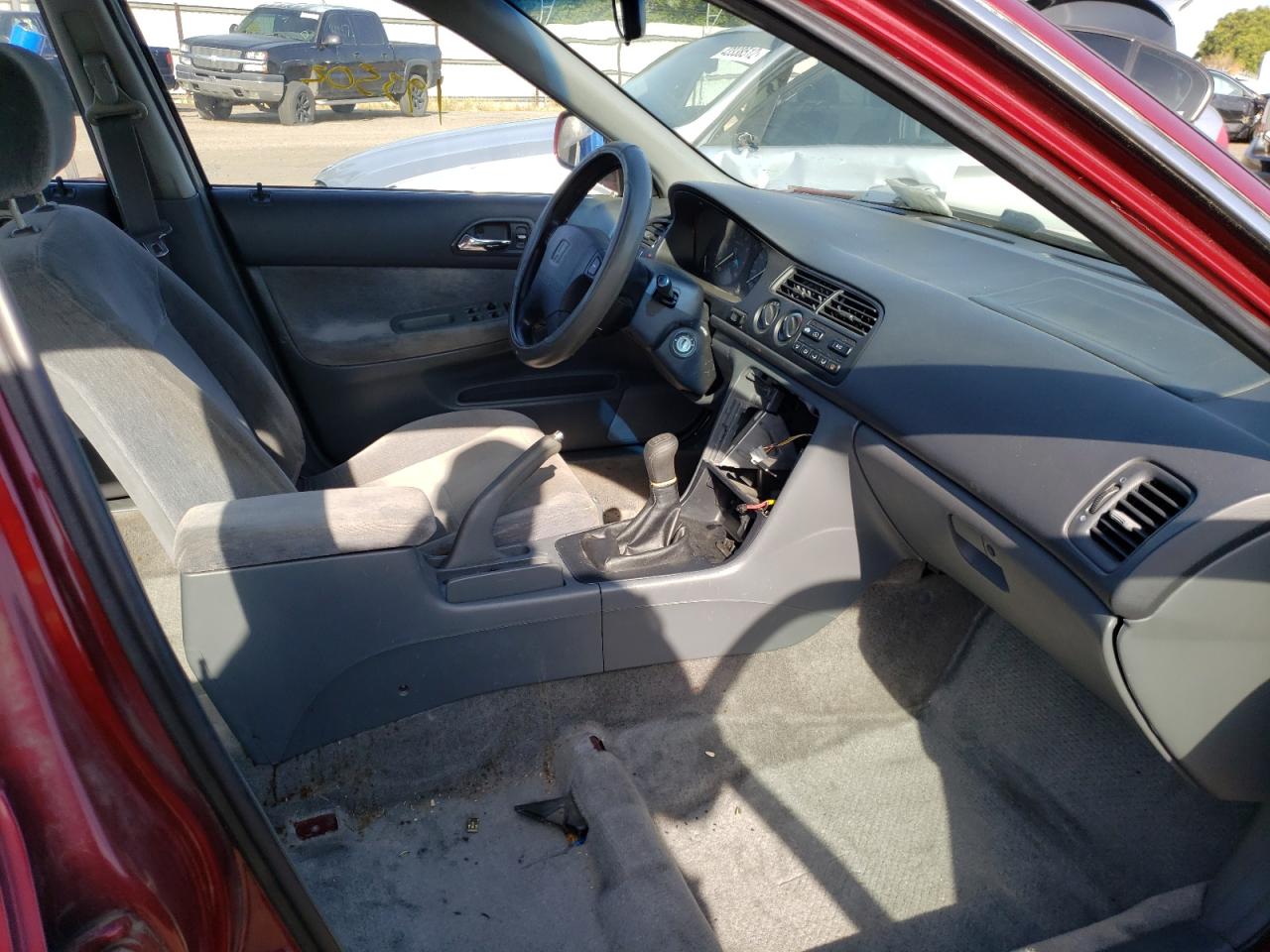 Photo 5 from auction – 1995 HONDA ACCORD LX with VIN 1HGCD5538SA166010