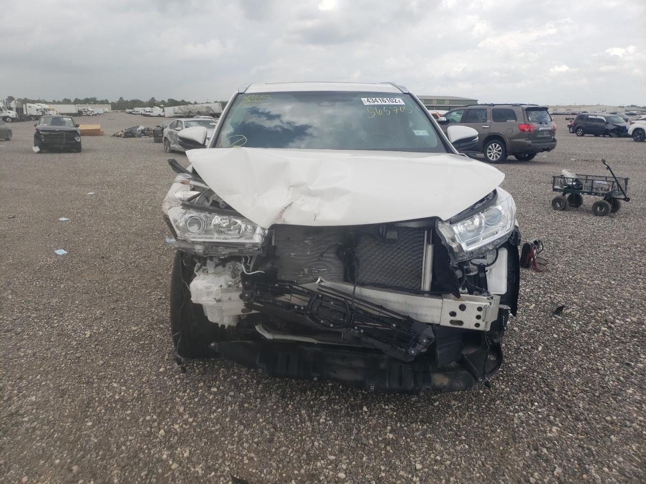Photo 9 from auction – 2019 TOYOTA HIGHLANDER with VIN 5TDKZRFH0KS565705