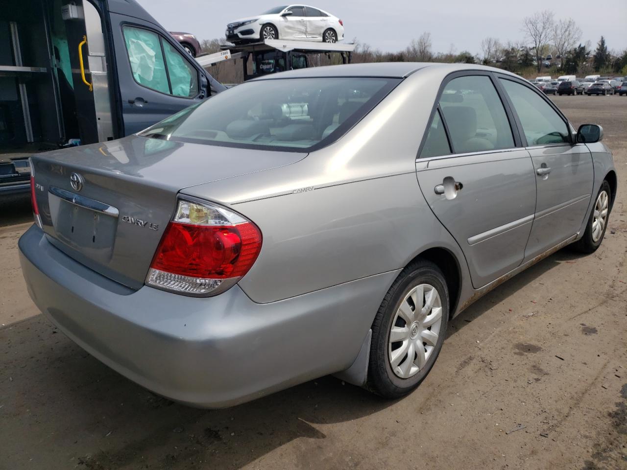 Photo 4 from auction – 2005 TOYOTA CAMRY LE with VIN 4T1BE32K95U960276