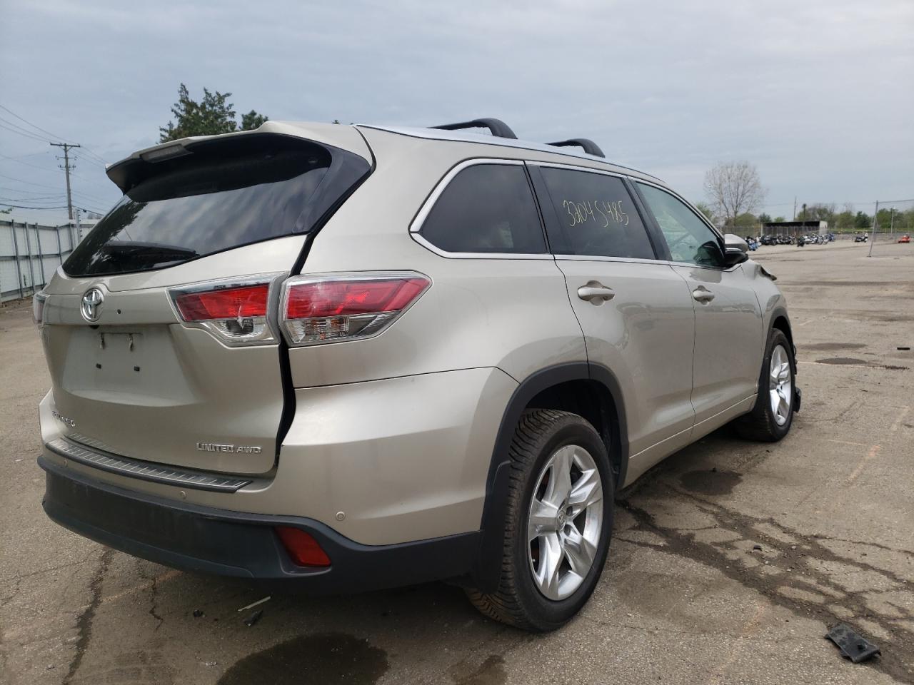 Photo 4 from auction – 2015 TOYOTA HIGHLANDER with VIN 5TDDKRFH5FS213531