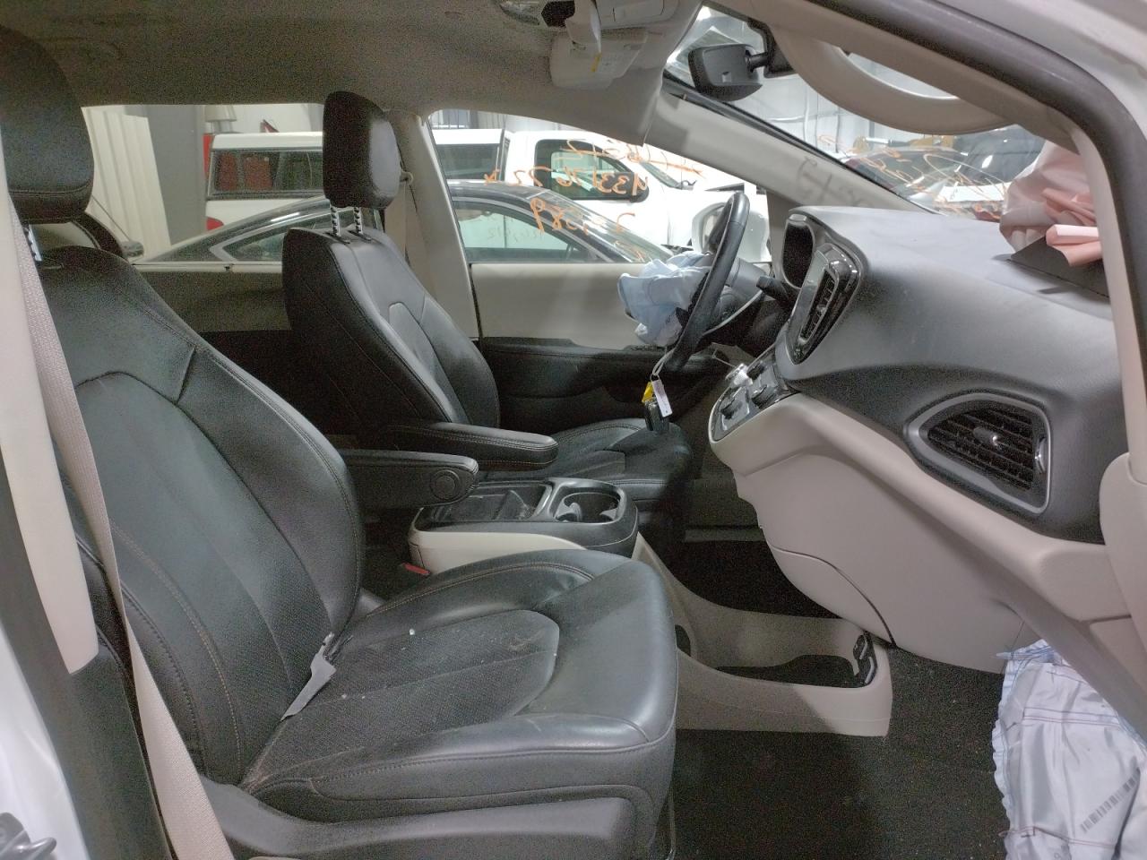 Photo 5 from auction – 2020 CHRYSLER PACIFICA T with VIN 2C4RC1BG9LR238146