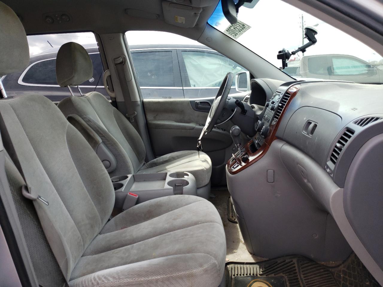 Photo 5 from auction – 2006 KIA SEDONA EX with VIN KNDMB233366069588
