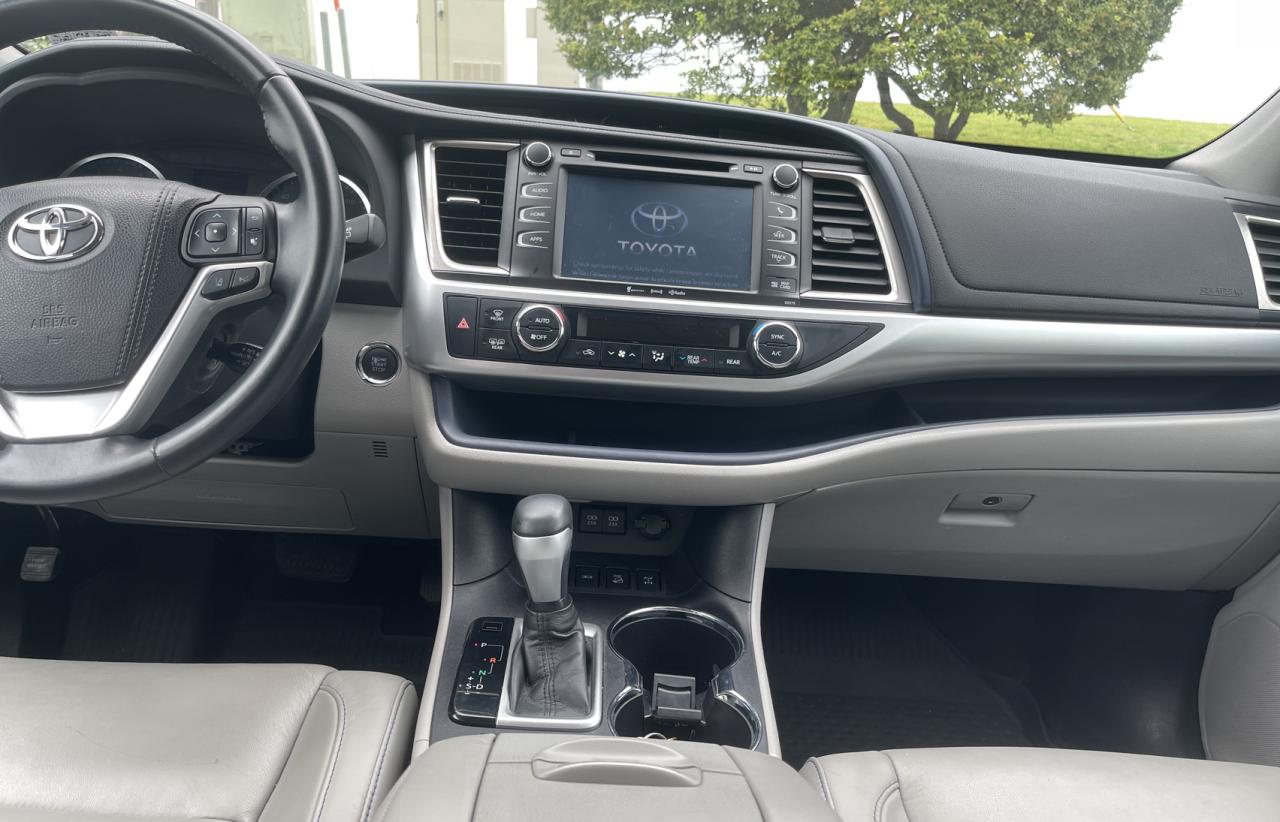 Photo 9 from auction – 2018 TOYOTA HIGHLANDER with VIN 5TDJZRFH2JS865773