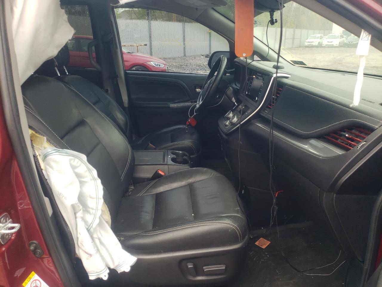 Photo 5 from auction – 2018 TOYOTA SIENNA with VIN 5TDXZ3DC7JS964667