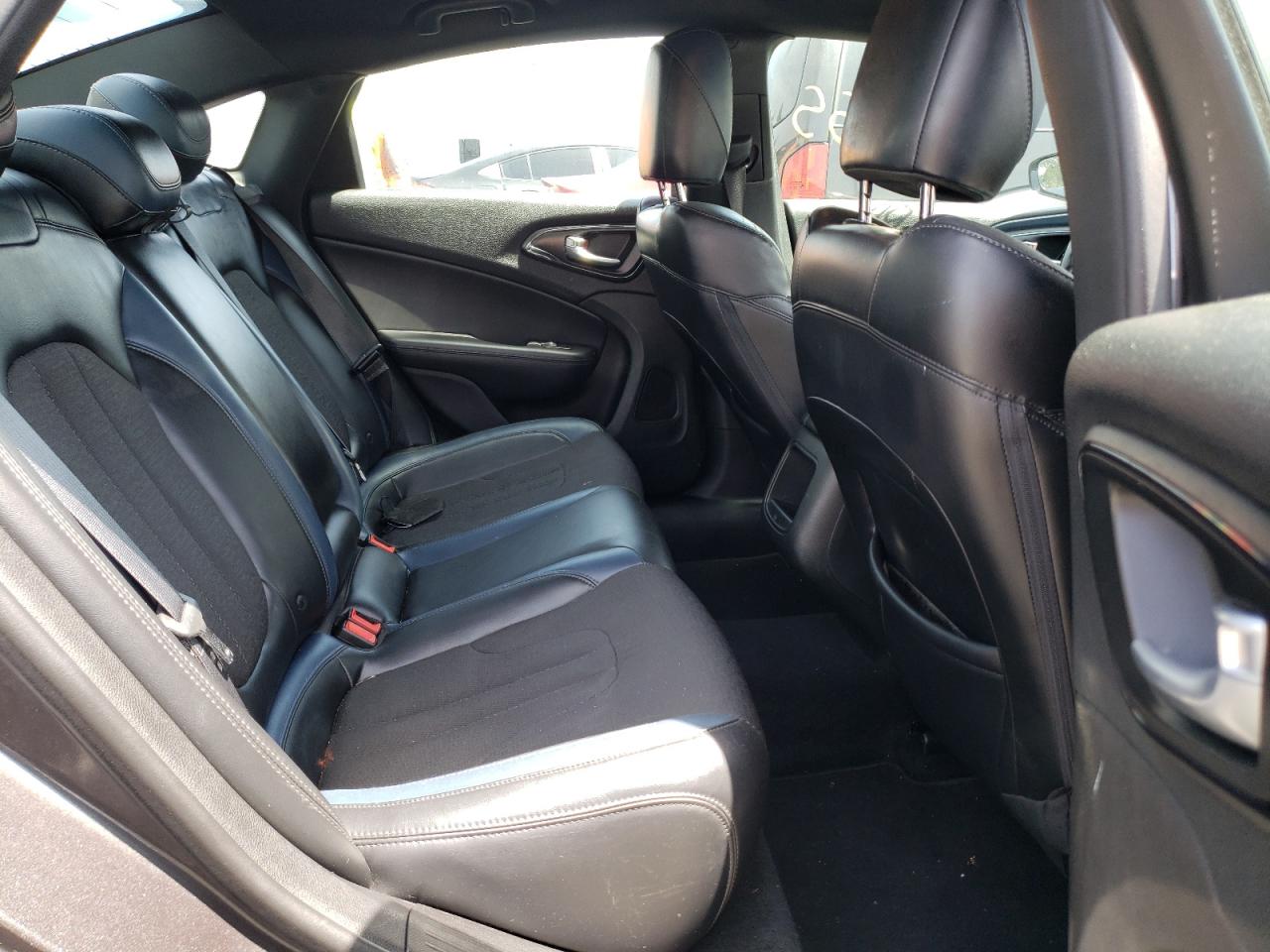 Photo 6 from auction – 2015 CHRYSLER 200 with VIN 1C3CCCBB6FN666882
