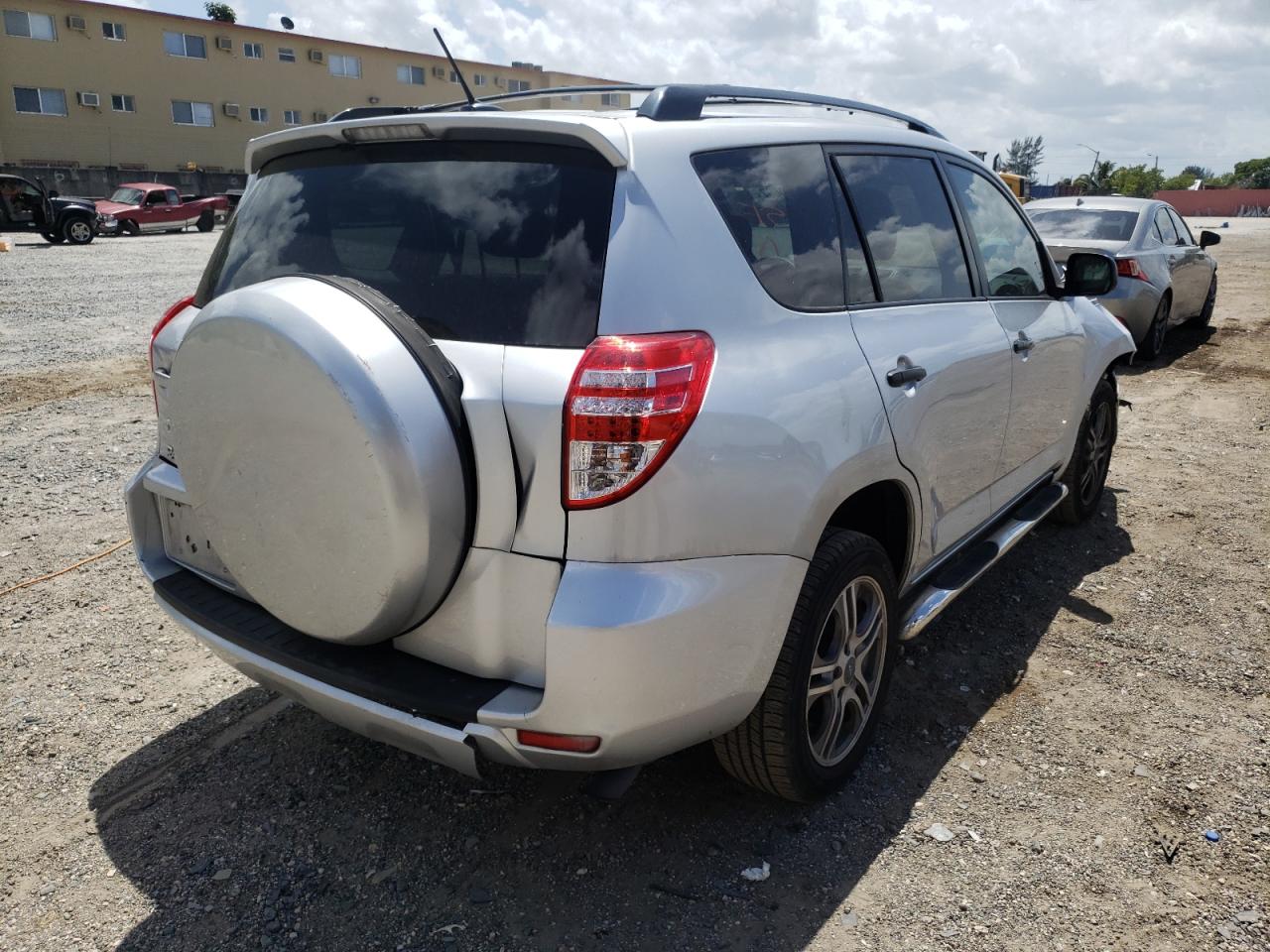Photo 4 from auction – 2011 TOYOTA RAV4 with VIN 2T3ZF4DV8BW084957