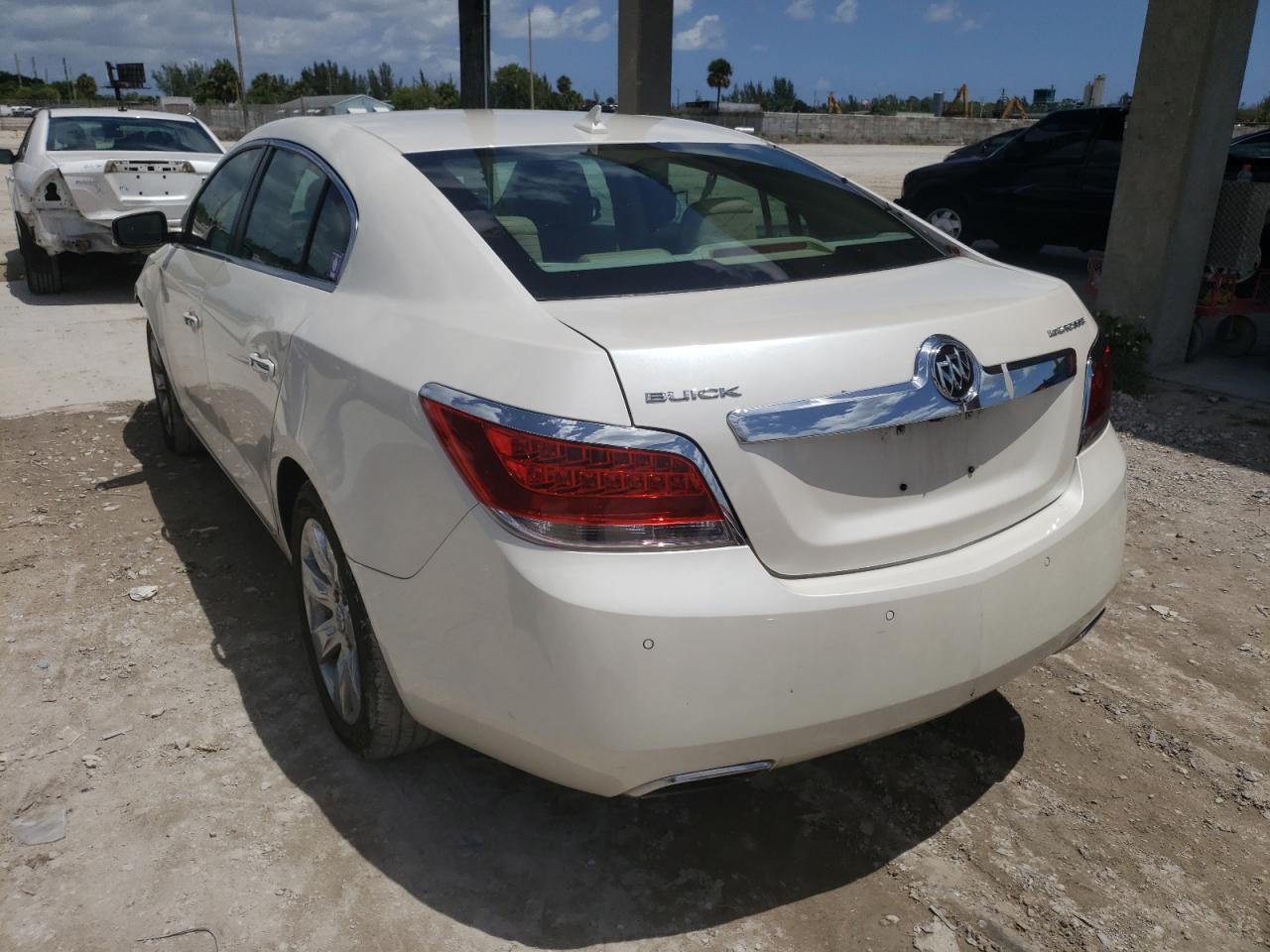 Photo 3 from auction – 2013 BUICK LACROSSE with VIN 1G4GC5E36DF319813