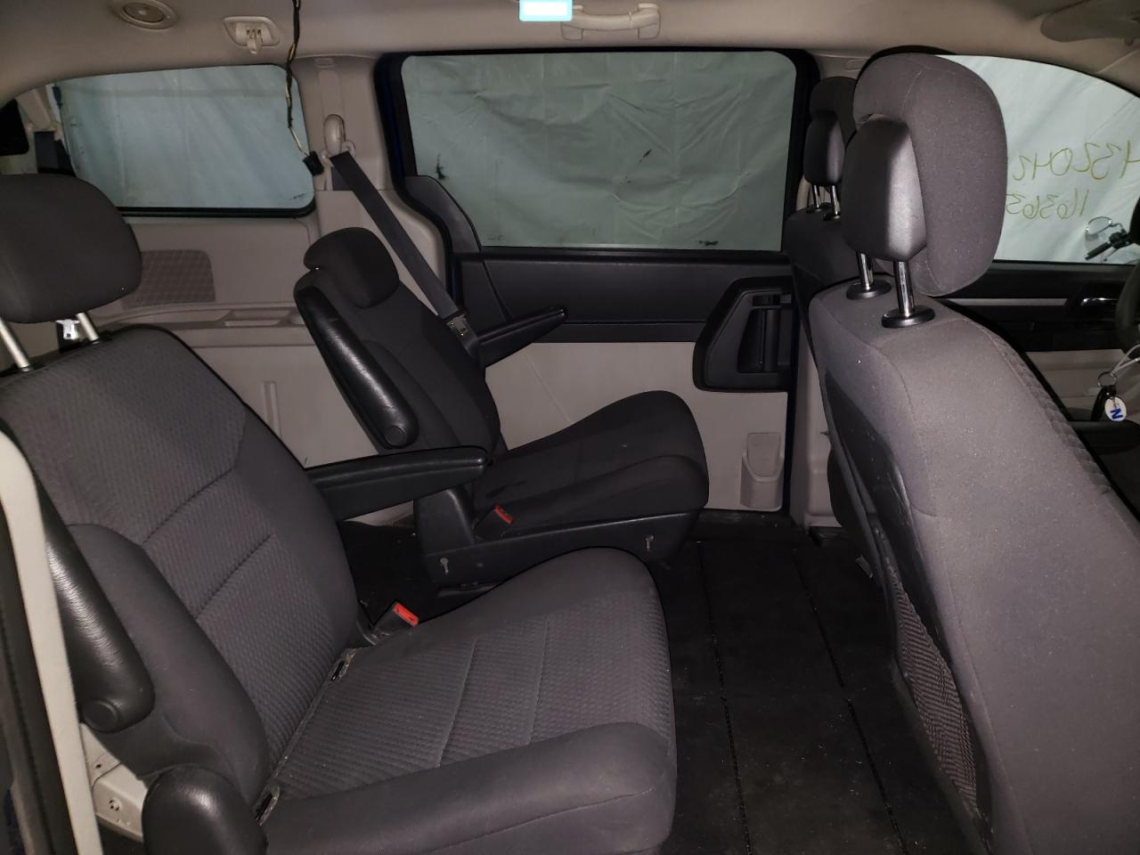 Photo 6 from auction – 2010 DODGE GRAND CARA with VIN 2D4RN4DE2AR372553