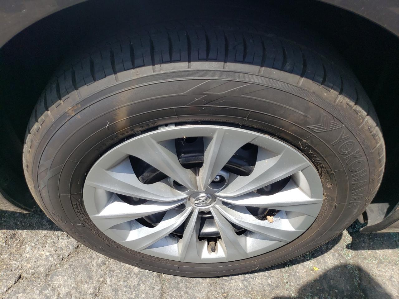Photo 9 from auction – 2017 TOYOTA CAMRY LE with VIN 4T1BF1FK6HU424353
