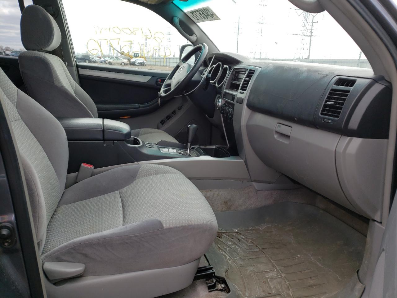 Photo 5 from auction – 2004 TOYOTA 4RUNNER SR with VIN JTEBU14R640032027
