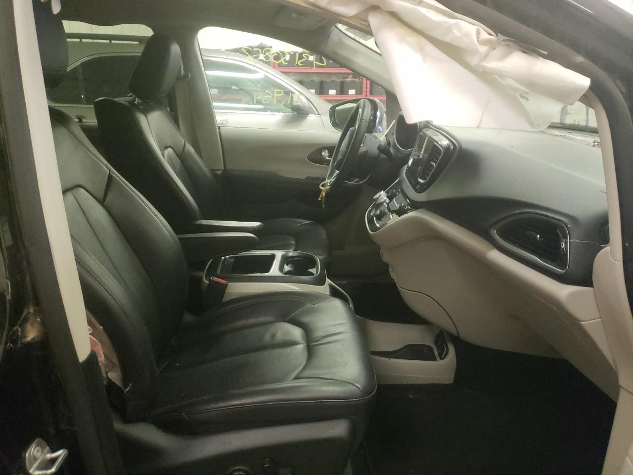 Photo 5 from auction – 2018 CHRYSLER PACIFICA T with VIN 2C4RC1EG9JR101930