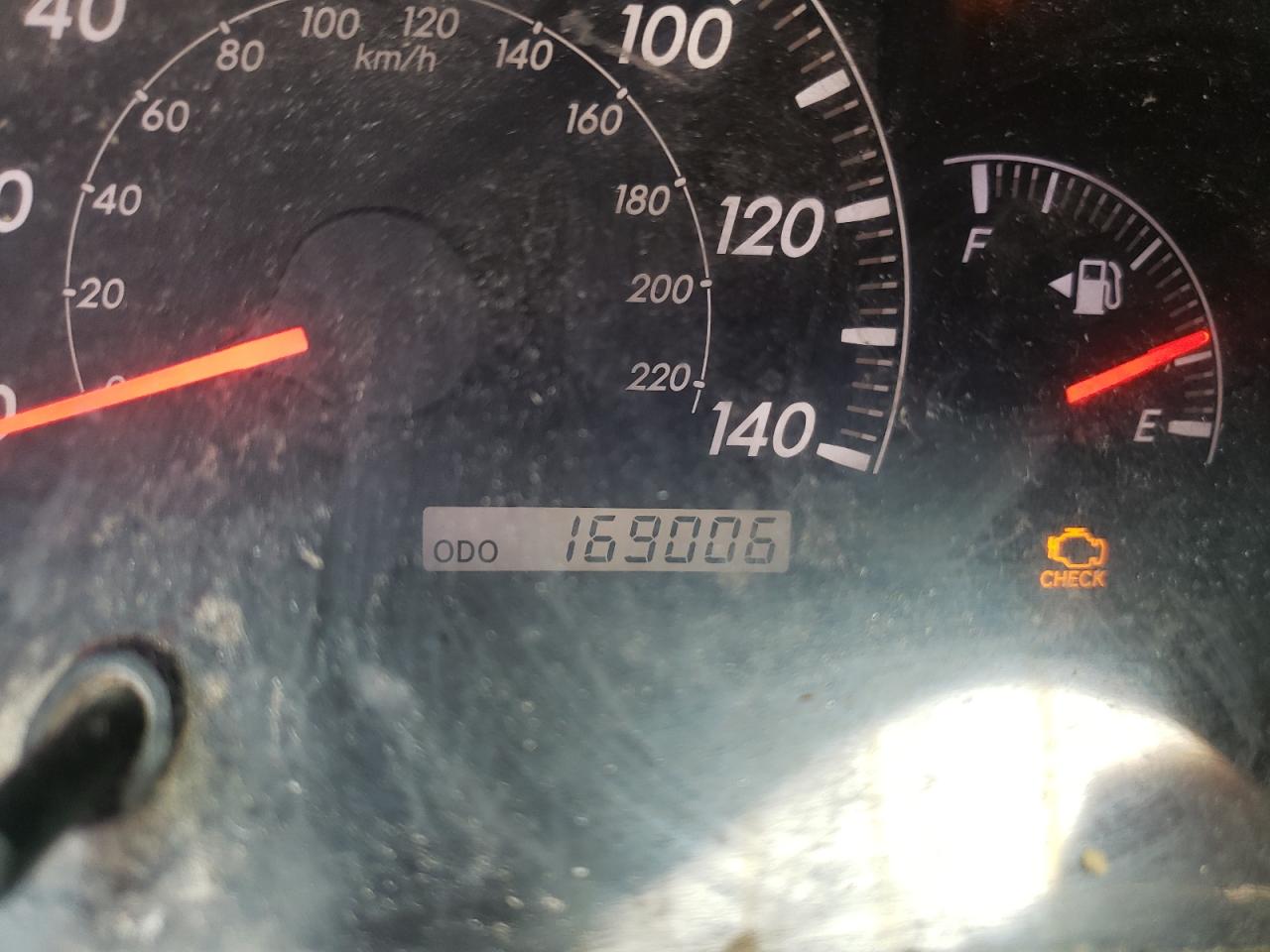 Photo 8 from auction – 2005 TOYOTA CAMRY LE with VIN 4T1BE32K95U960276