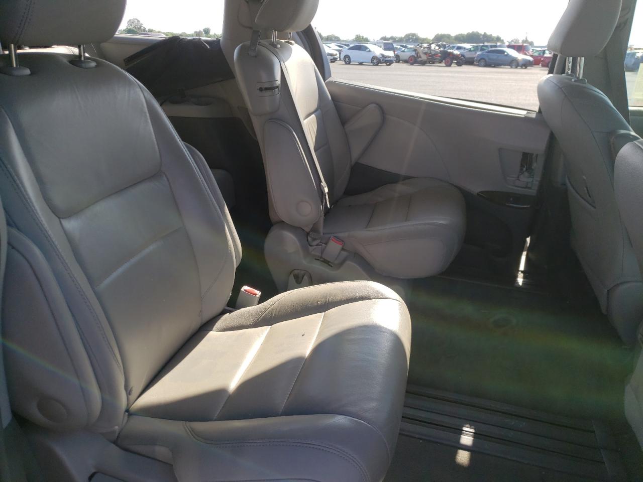 Photo 6 from auction – 2017 TOYOTA SIENNA XLE with VIN 5TDYZ3DC0HS889020