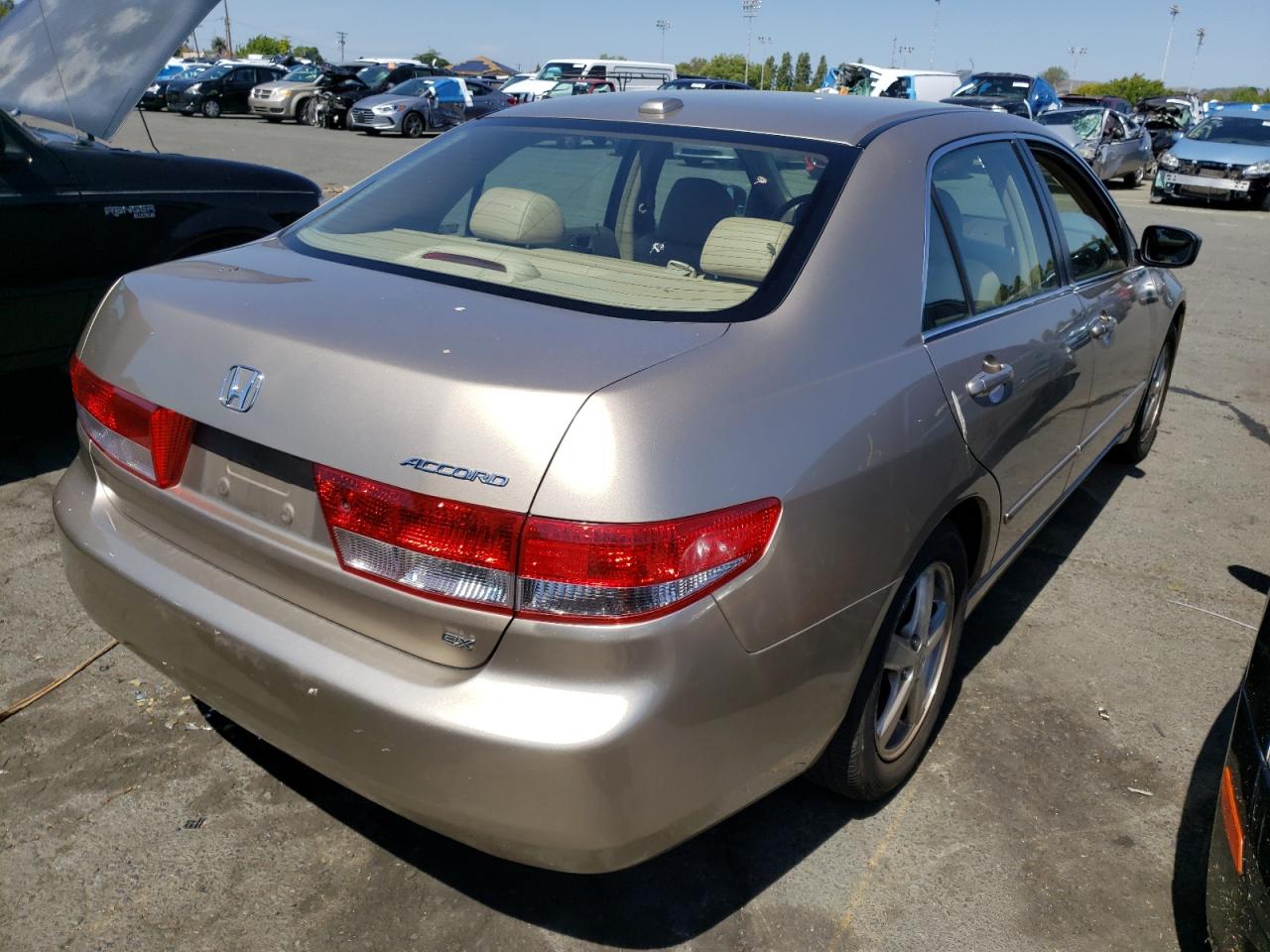 Photo 17 from auction – 2004 HONDA ACCORD EX with VIN JHMCM568X4C039855