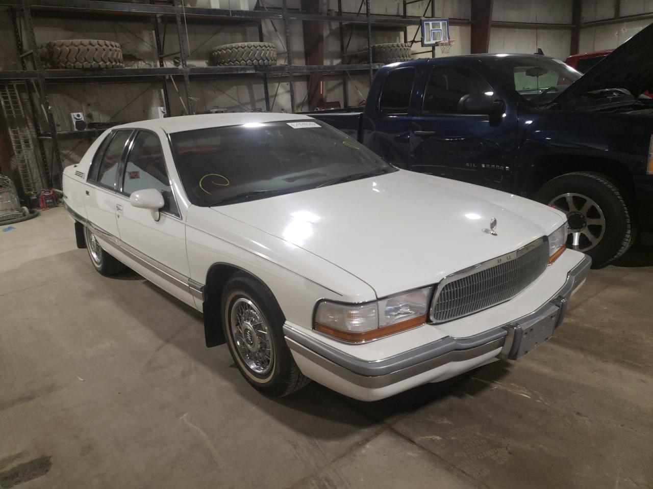 BUICK ROADMASTER 1992 with VIN 1G4BT5377NR405440 - Photo from auction