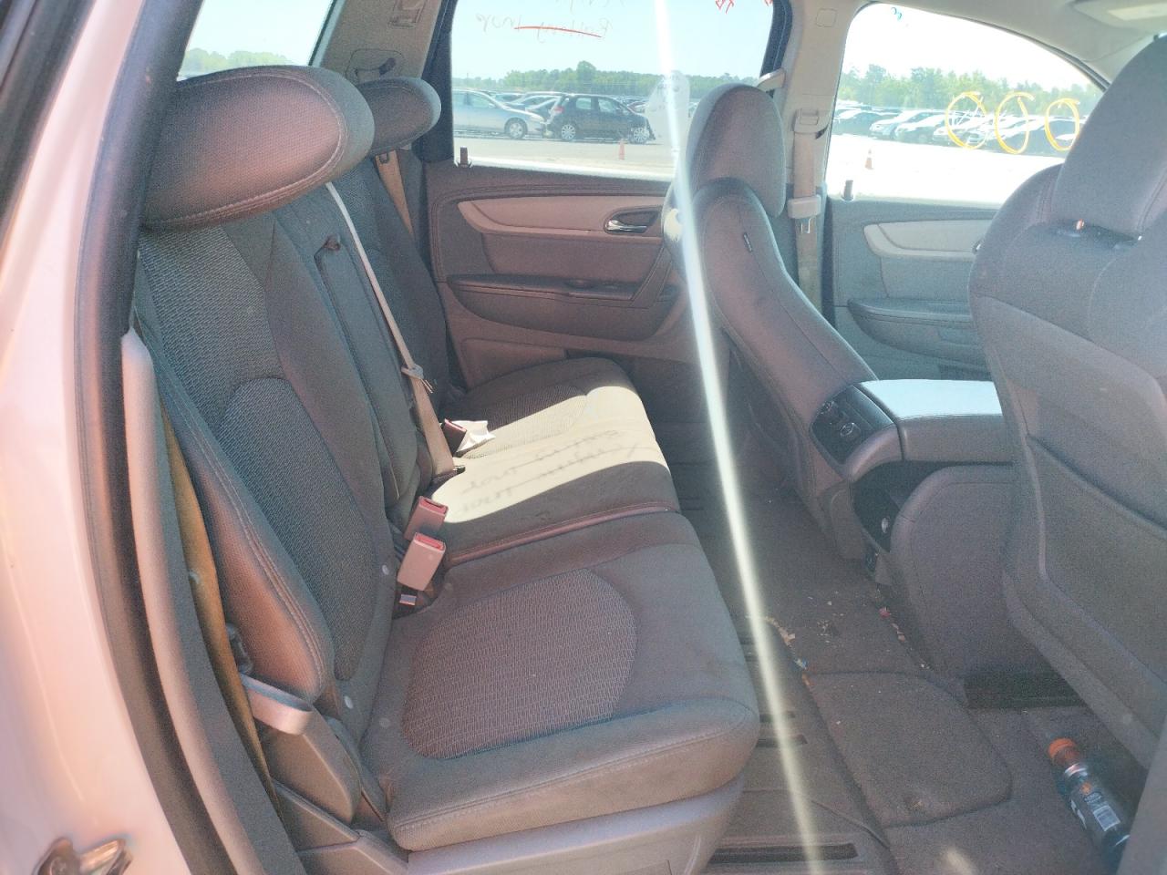 Photo 6 from auction – 2017 CHEVROLET TRAVERSE L with VIN 1GNKRGKD6HJ162185