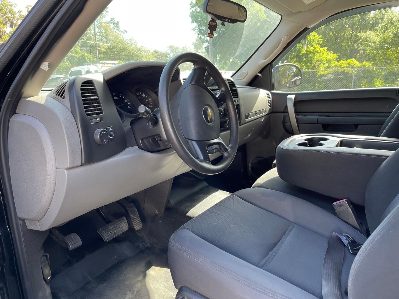 Photo 6 from auction – 2011 CHEVROLET SILVERADO with VIN 1GCRCREA0BZ318350