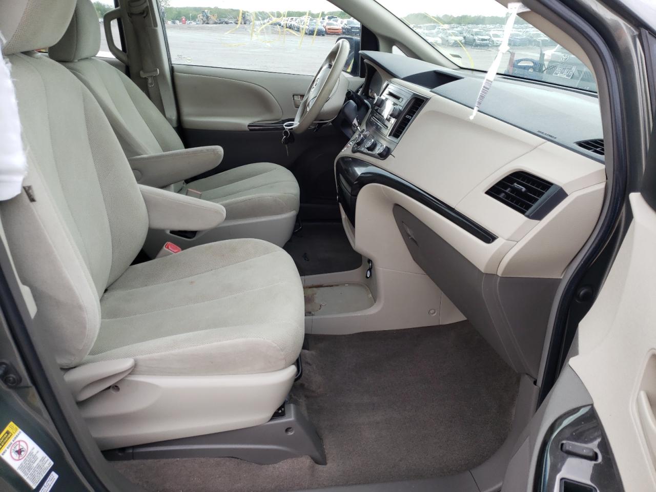 Photo 5 from auction – 2012 TOYOTA SIENNA BAS with VIN 5TDKA3DC4CS011239