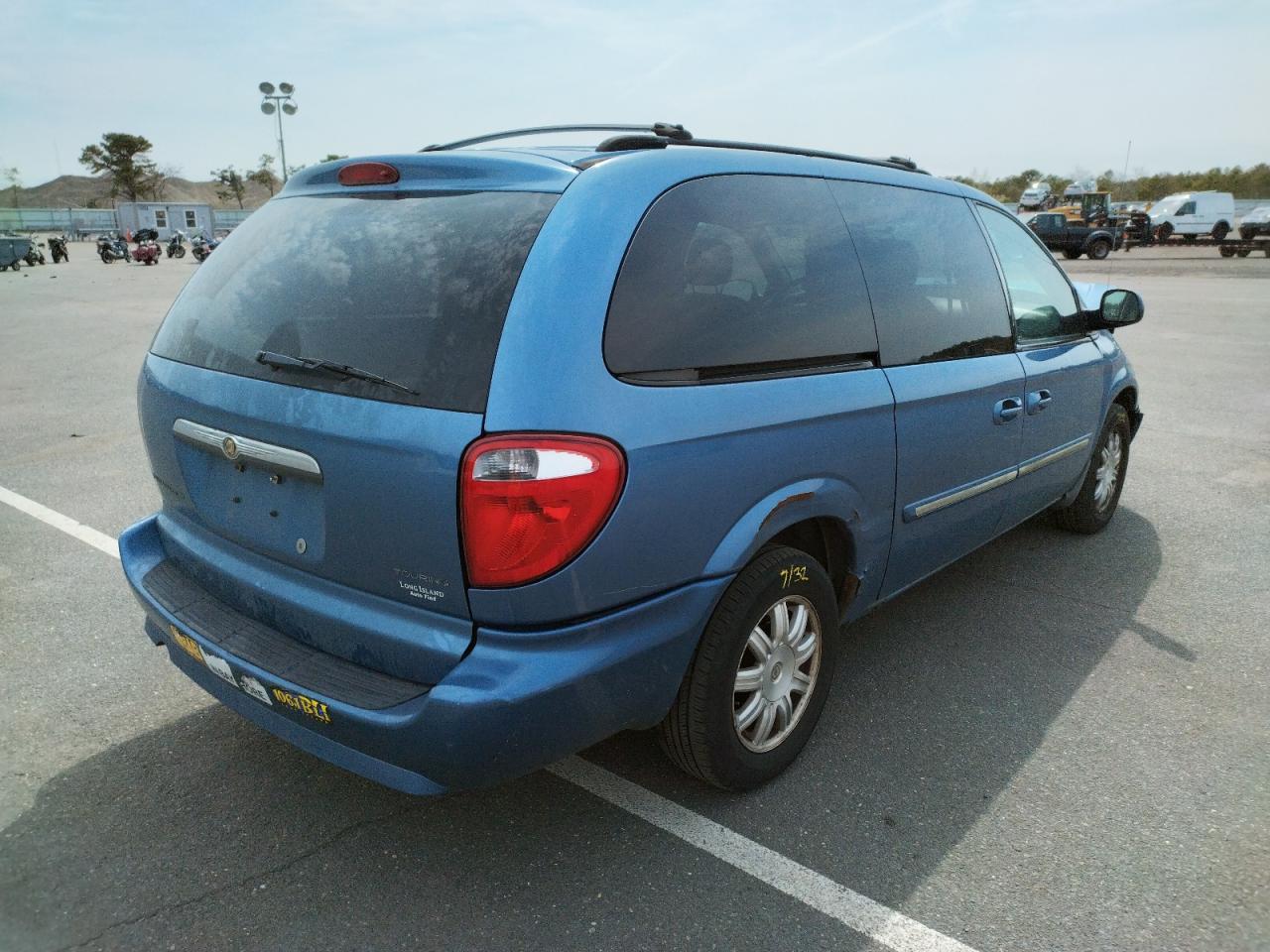 Photo 4 from auction – 2007 CHRYSLER TOWN & COU with VIN 2A4GP54L67R230096