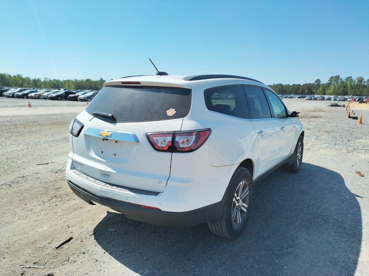 Photo 4 from auction – 2017 CHEVROLET TRAVERSE L with VIN 1GNKRGKD6HJ162185
