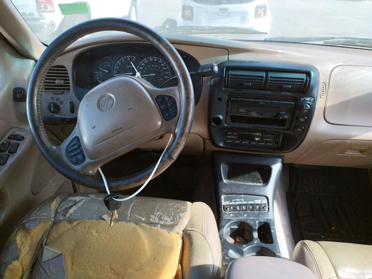 Photo 9 from auction – 2000 MERCURY MOUNTAINEE with VIN 4M2DU66PXYUJ04202