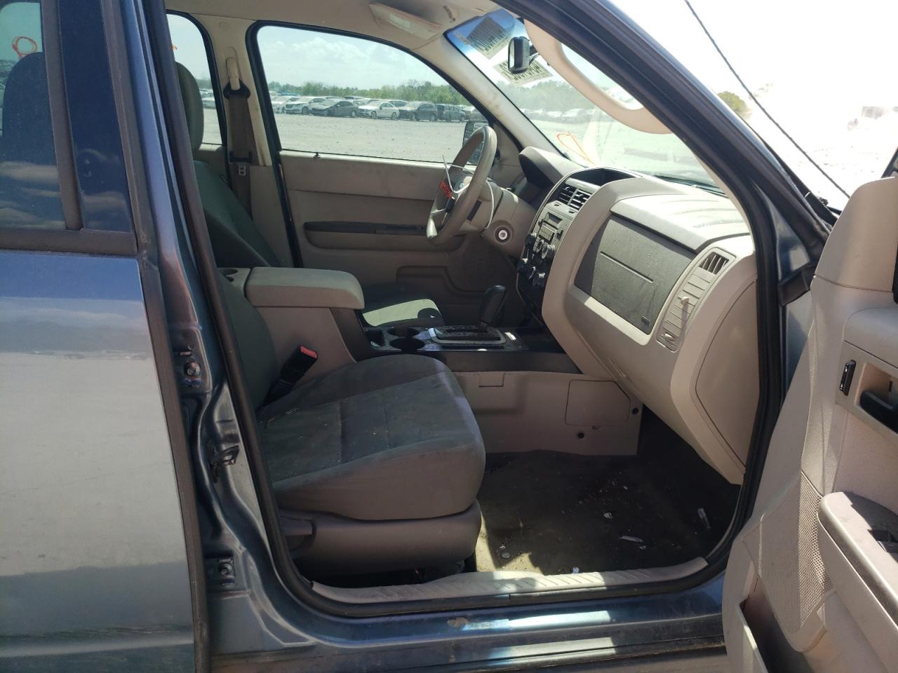 Photo 5 from auction – 2011 FORD ESCAPE XLS with VIN 1FMCU0C72BKB27667