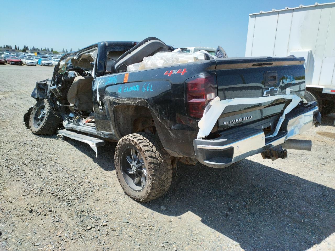 Photo 3 from auction – 2018 CHEVROLET SILVERADO with VIN 1GC1KWEY1JF106827