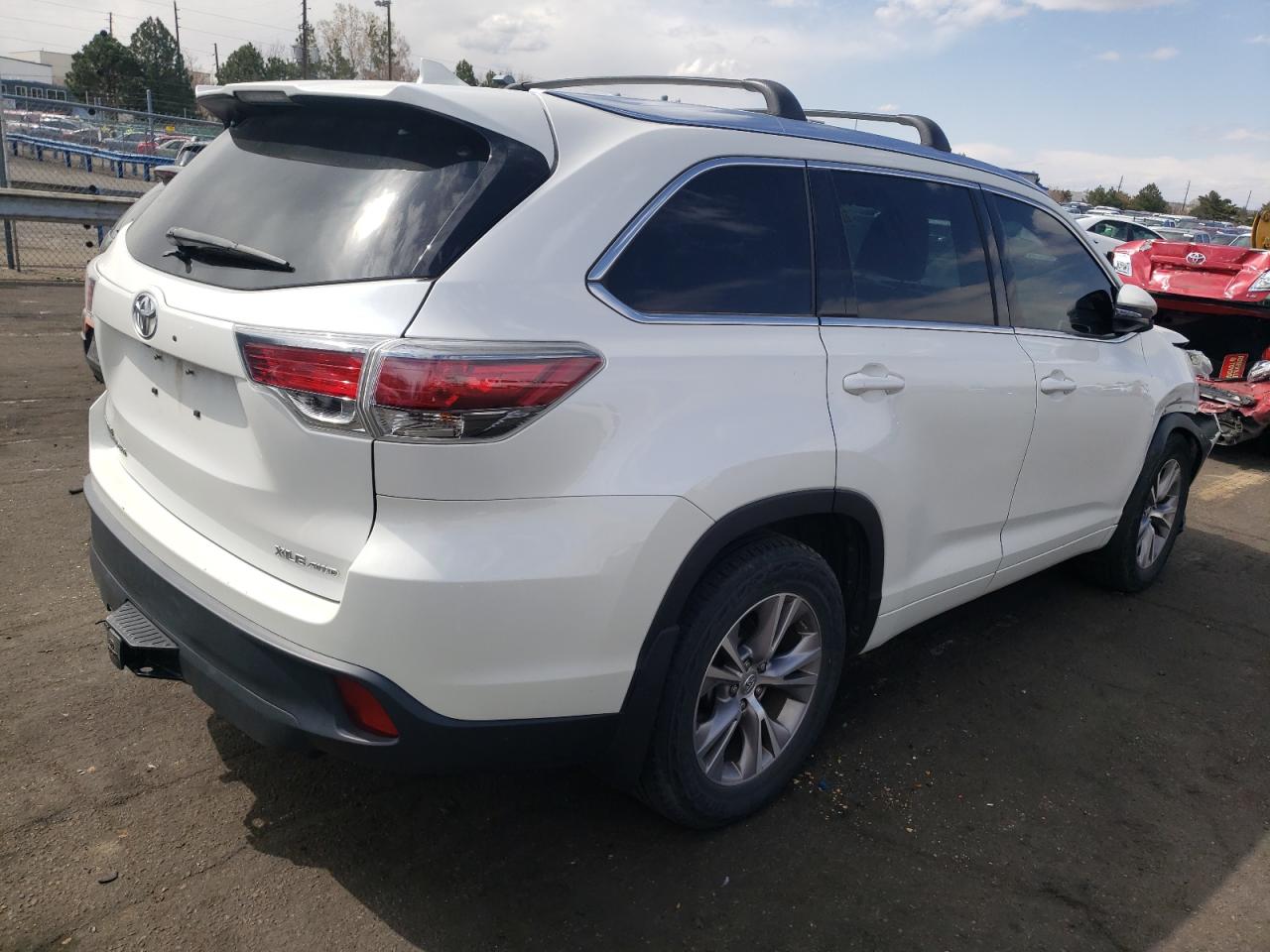 Photo 4 from auction – 2015 TOYOTA HIGHLANDER with VIN 5TDJKRFH4FS193419
