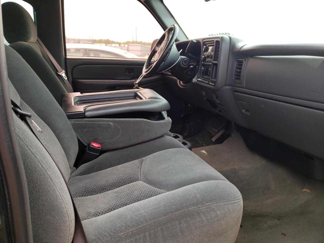 Photo 5 from auction – 2004 CHEVROLET SILVERADO with VIN 1GCGK23U34F103824