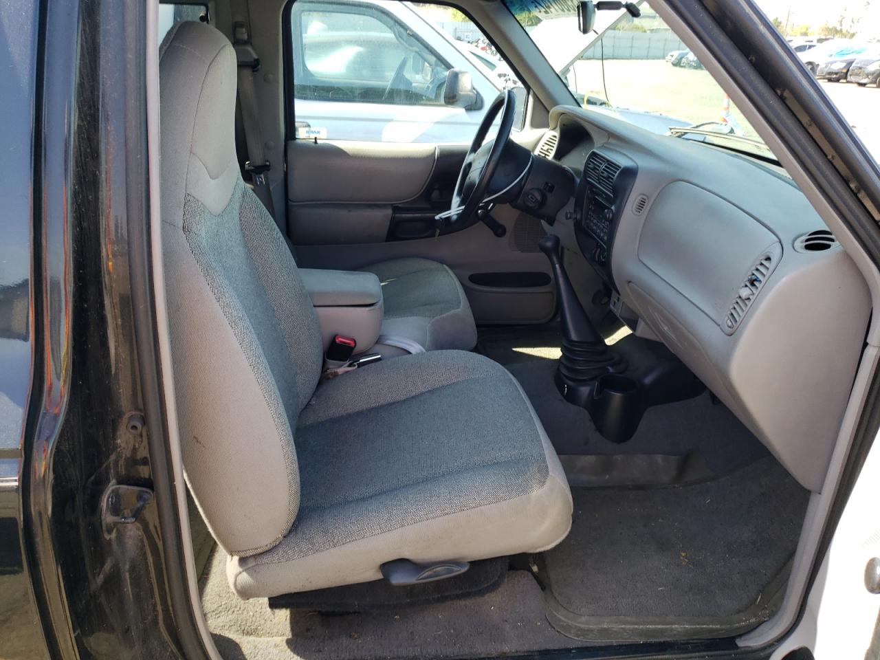 Photo 5 from auction – 2000 FORD RANGER with VIN 1FTYR14V2YTB17125