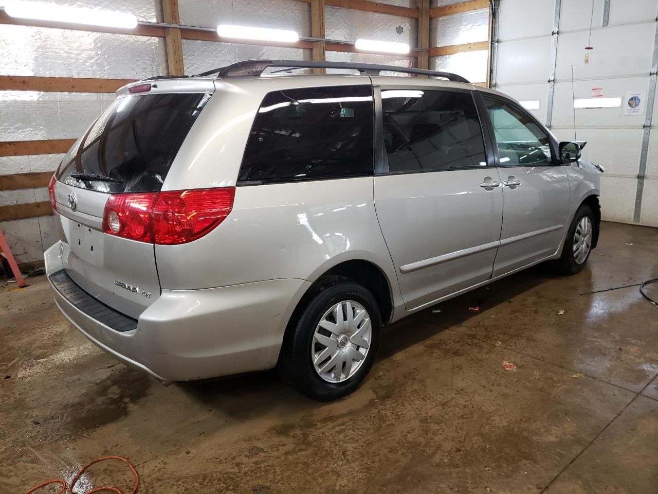 Photo 4 from auction – 2007 TOYOTA SIENNA CE with VIN 5TDZK23C47S018981