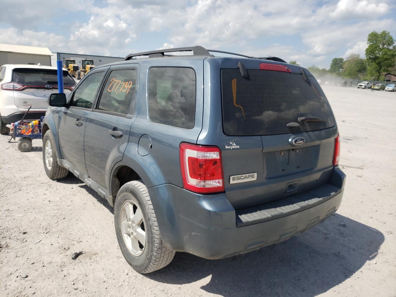 Photo 3 from auction – 2011 FORD ESCAPE XLS with VIN 1FMCU0C72BKB27667