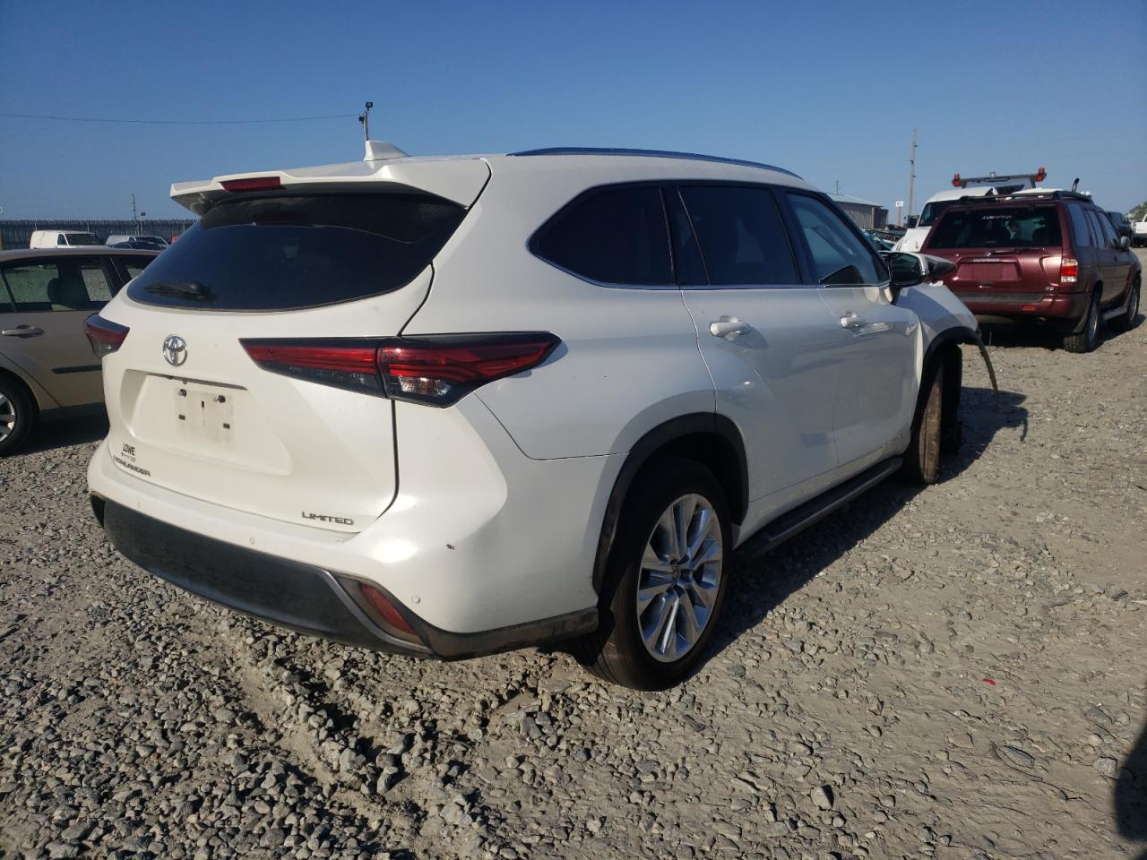 Photo 4 from auction – 2021 TOYOTA HIGHLANDER with VIN 5TDYZRAH3MS531097