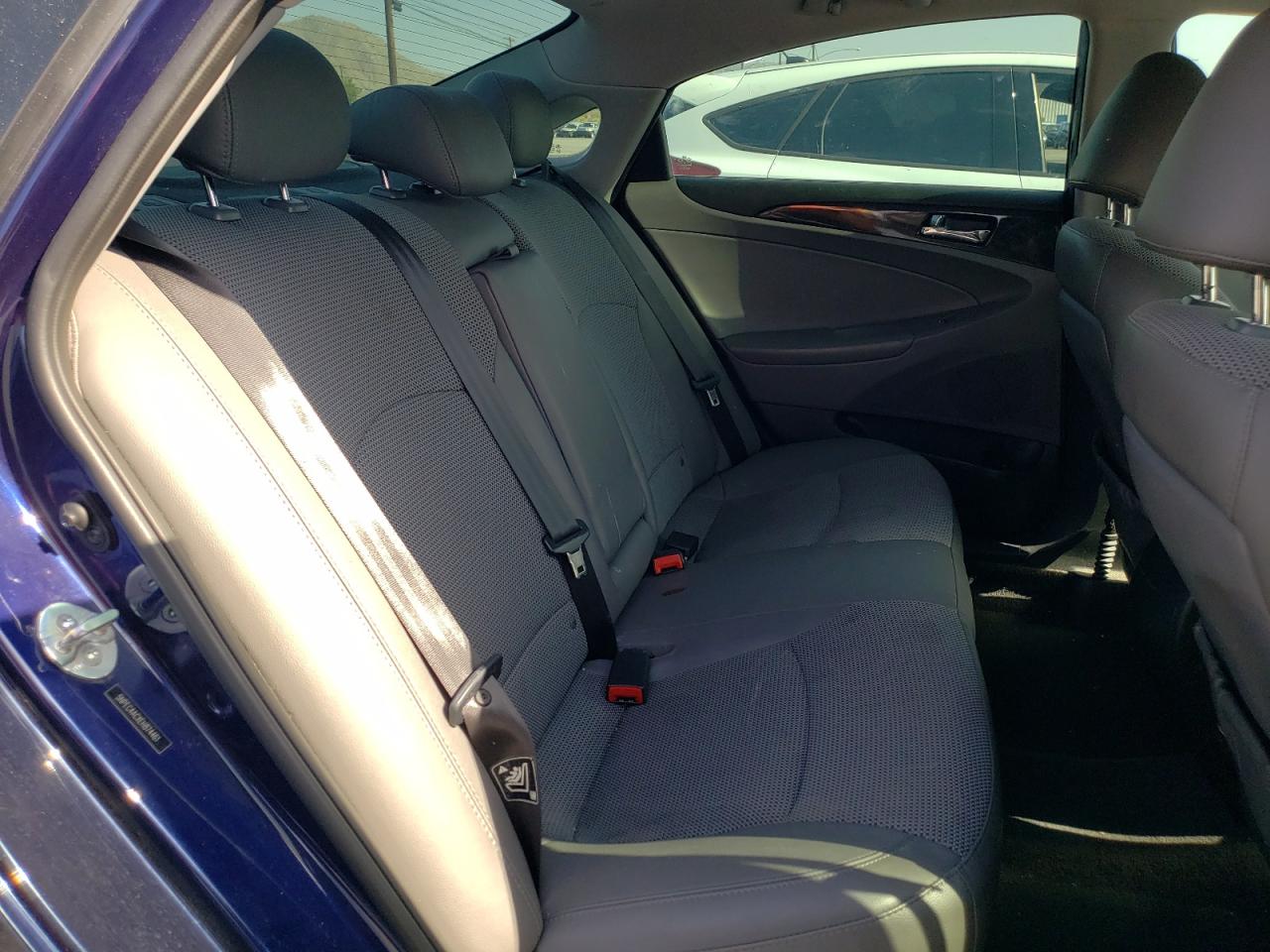Photo 6 from auction – 2014 HYUNDAI SONATA SE with VIN 5NPEC4ACXEH874461