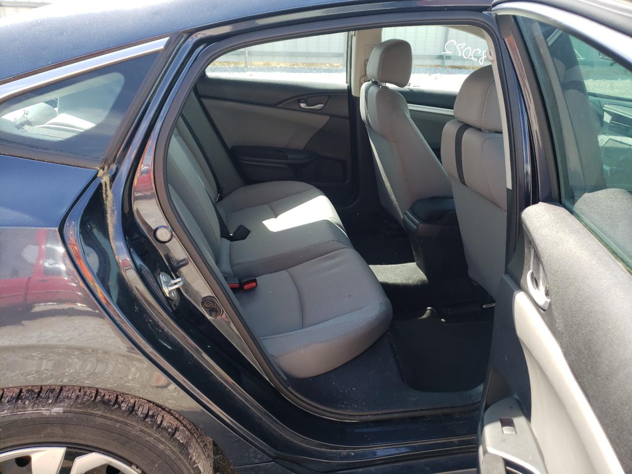 Photo 18 from auction – 2016 HONDA CIVIC LX with VIN 19XFC2F54GE098726