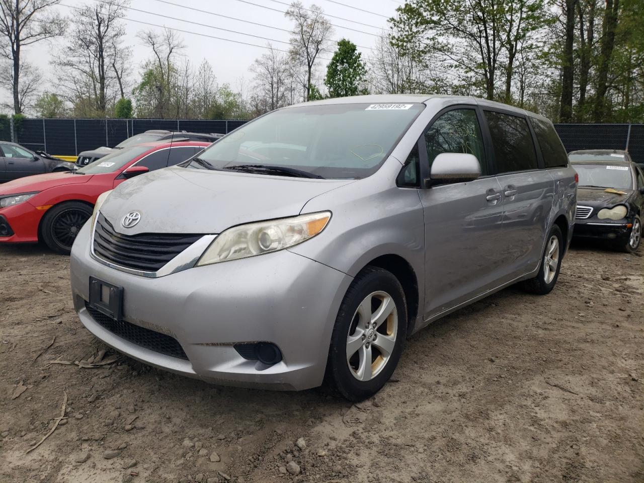 Photo 2 from auction – 2012 TOYOTA SIENNA BAS with VIN 5TDKA3DC1CS014339
