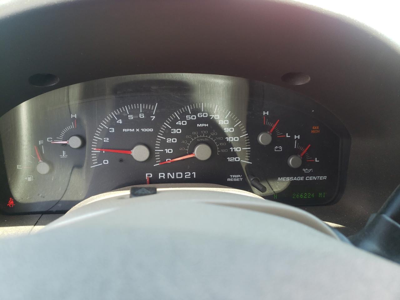 Photo 8 from auction – 2004 FORD EXPEDITION with VIN 1FMFU18L54LB21982